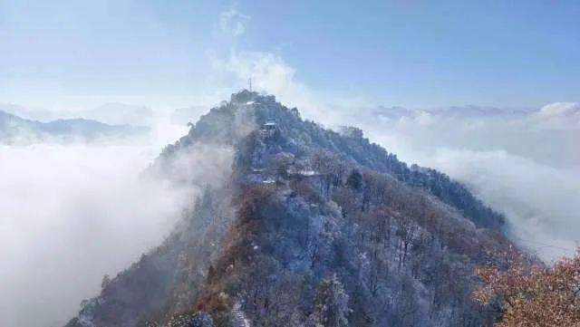 退休教授嵩山野线徒步遭遇坠崖不幸去世