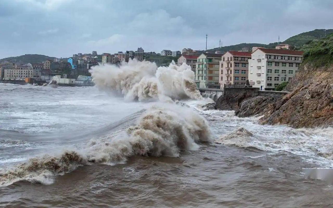 全国多地罕见大海潮现象，原因探究