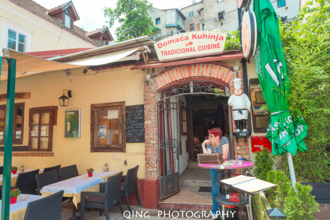 威尔士战胜黑山背后的巷弄独特风味小店之旅