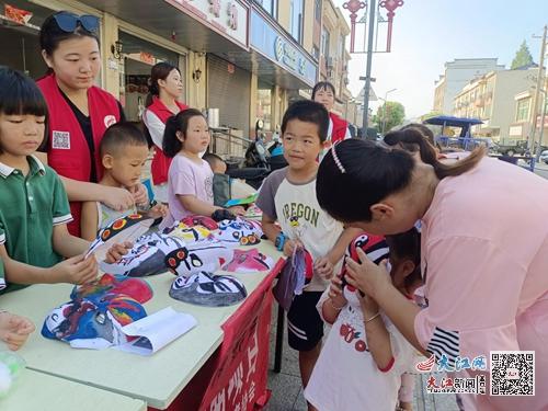 地摊小摊主日常与友情纽带，奇妙之旅开启