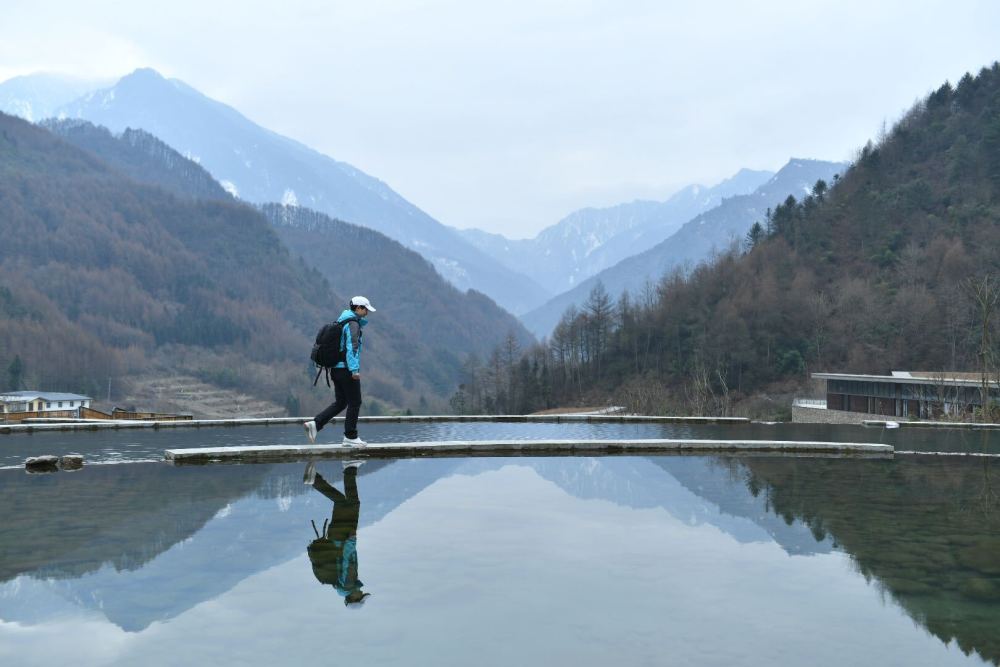 探索自然美景，寻找内心平和，最新旅行视频汇总