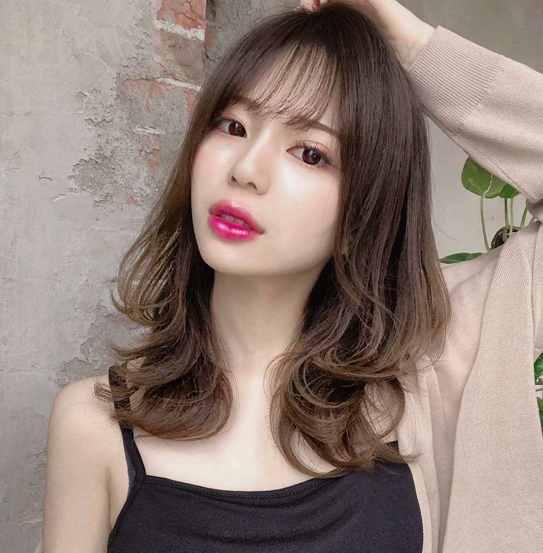 科技与时尚完美融合，最新少女发型潮流风采展示