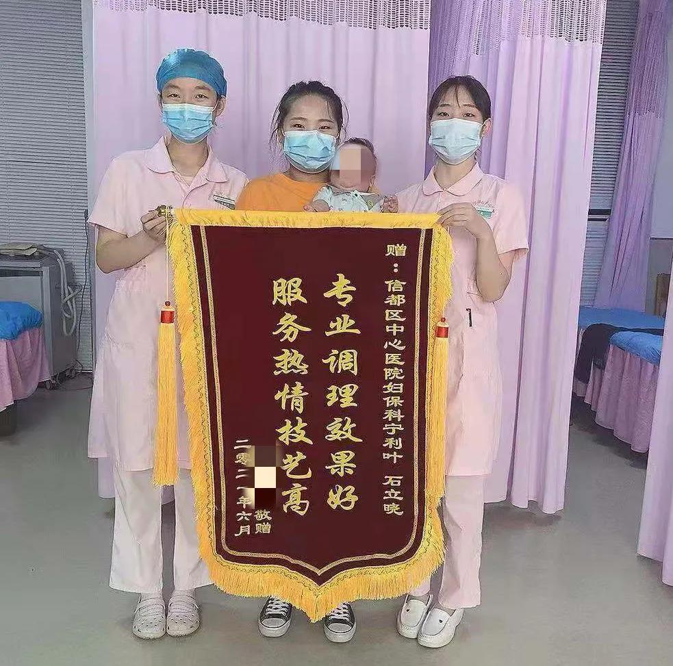 最新女式棉衣，时尚与温暖的交织故事