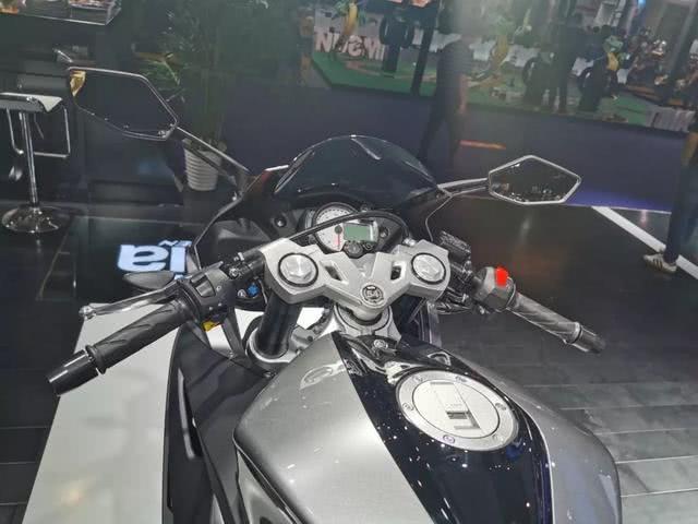 现代最新跑车，小巷中的隐藏之宝