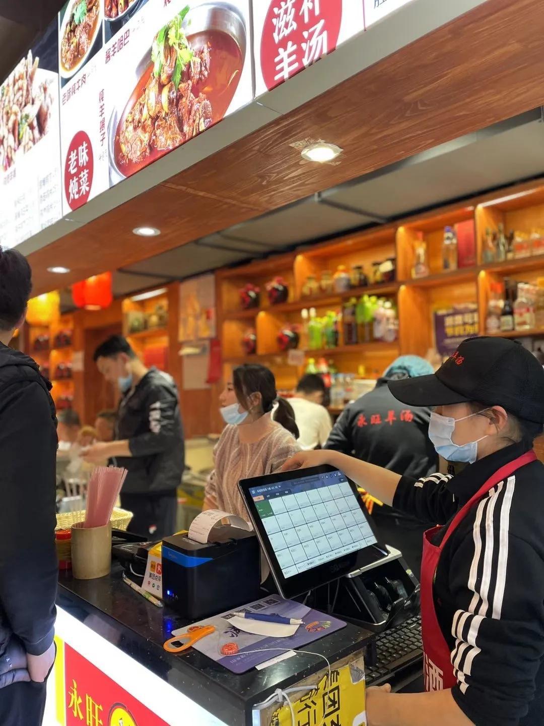 银行降额最新动态与小巷深处的特色小店探秘