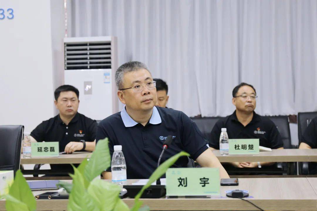 李瑞最新回归小卡，科技引领未来魅力体验