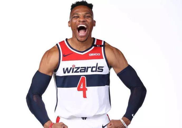 NBA巨星威斯布鲁克，辉煌表现持续，未来展望令人期待的三双传奇