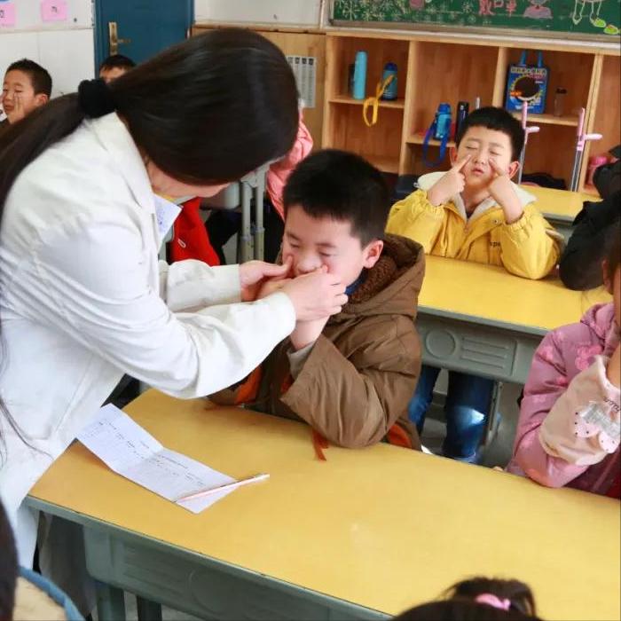 最新眼保健操视频，点亮双眸，启程自信梦想之旅