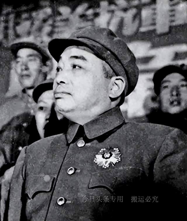英雄大作战最新版，英雄友情与家的温馨日常