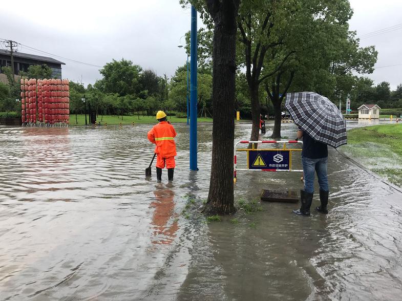 苏州暴雨最新消息，自然美景探索之旅的暴雨影响