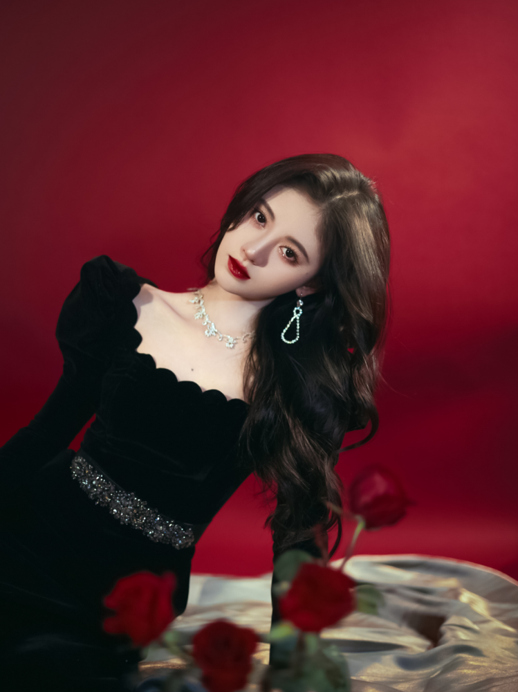 鞠婧祎最新造型，与大自然共舞的奇妙旅程之美貌展现